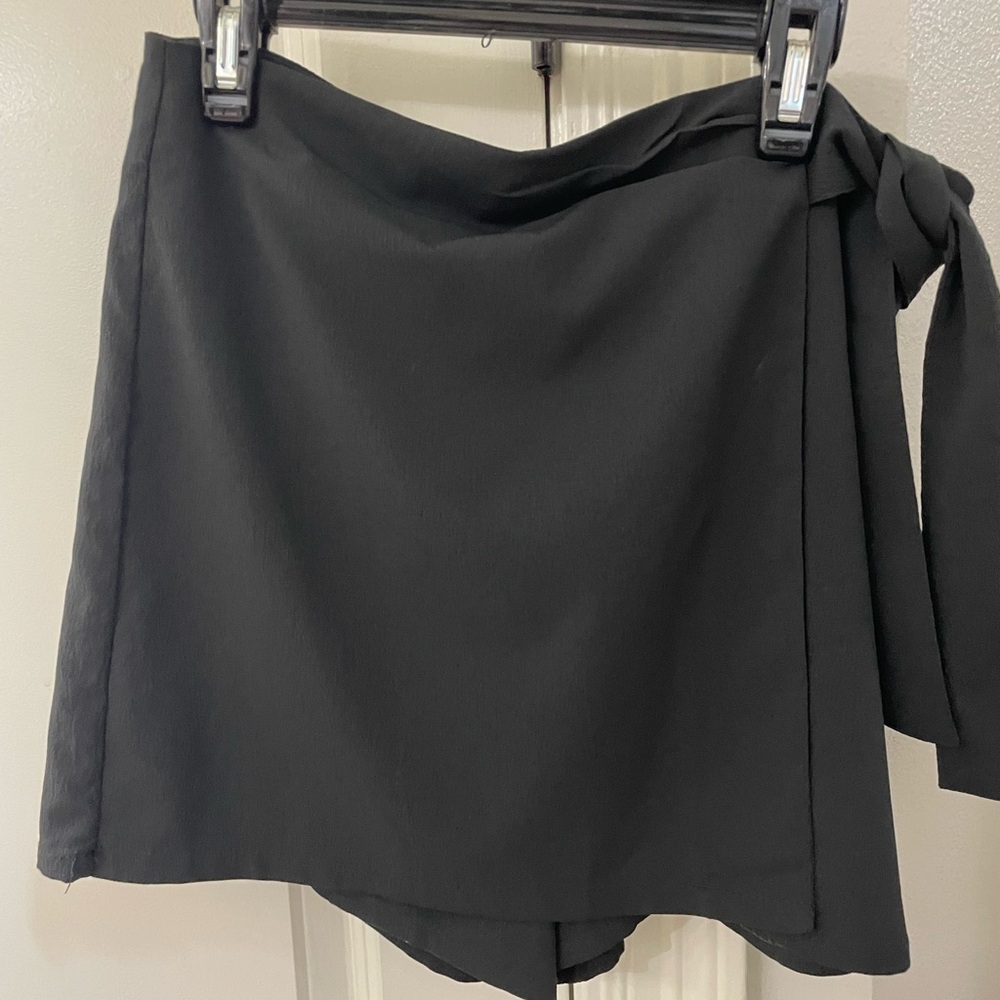 NWOT black skirts Size L